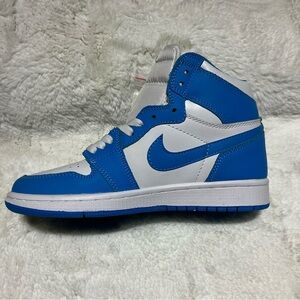 Jordan 1 Retro High blue sneakers